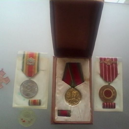 Medalii si distinctii comuniste – Oferta