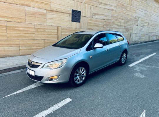 Opel Astra J 2012 1.7Diesel Euro 5 Clima Scaune Incalzite Senz Park Pilot